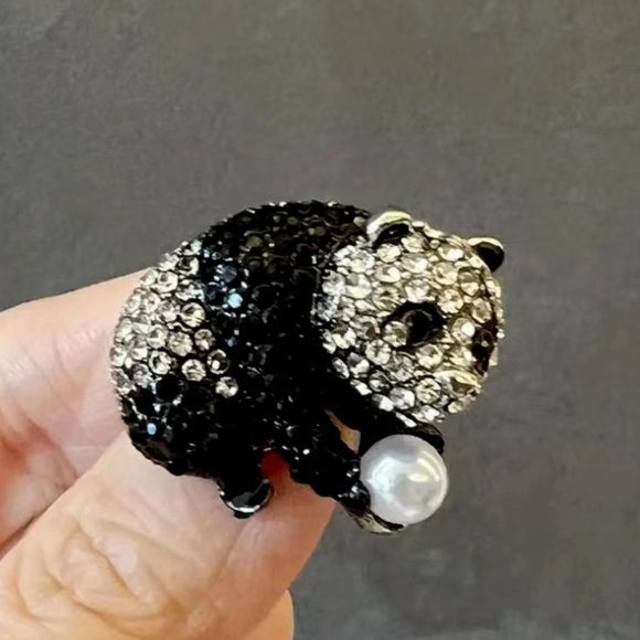 Elegant Panda Rhinestone Brooch - Sparkling Crystal Pin for Clothes - Picture 4 of 5